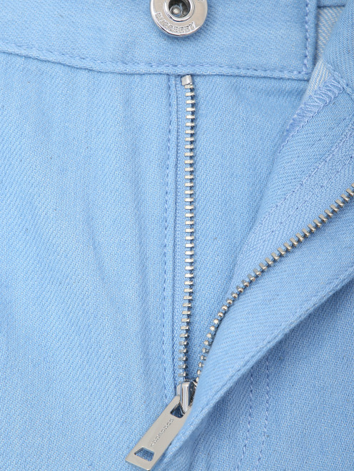 Прямые джинсы с металлическим декором - Деталь