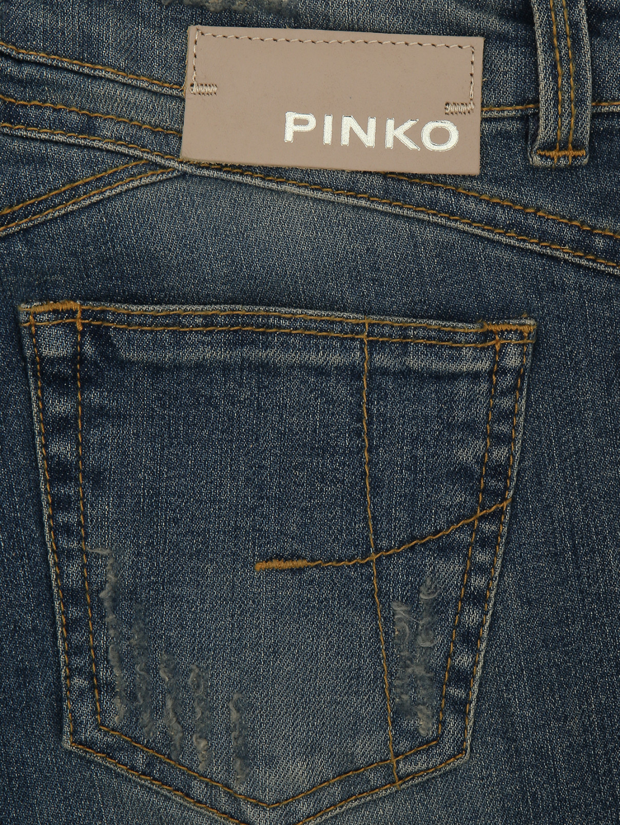 Джинсы укороченные с потертостями и бахромой PINKO  –  Деталь  – Цвет:  Синий