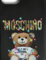 Чехол для IPhone 8 с узором Moschino  –  Деталь
