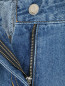 Укороченные джинсы с цветочнымм узором Sjyp  –  Деталь1