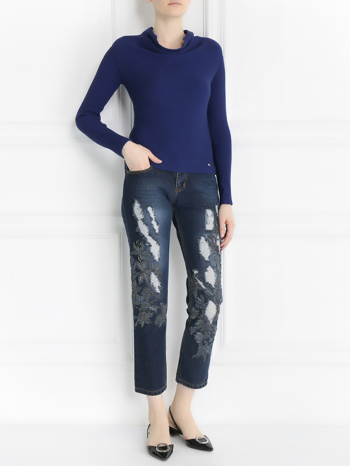 Укороченные джинсы с потертостями и вышивкой из бисера MAD Almadal  –  Модель Общий вид  – Цвет:  Синий
