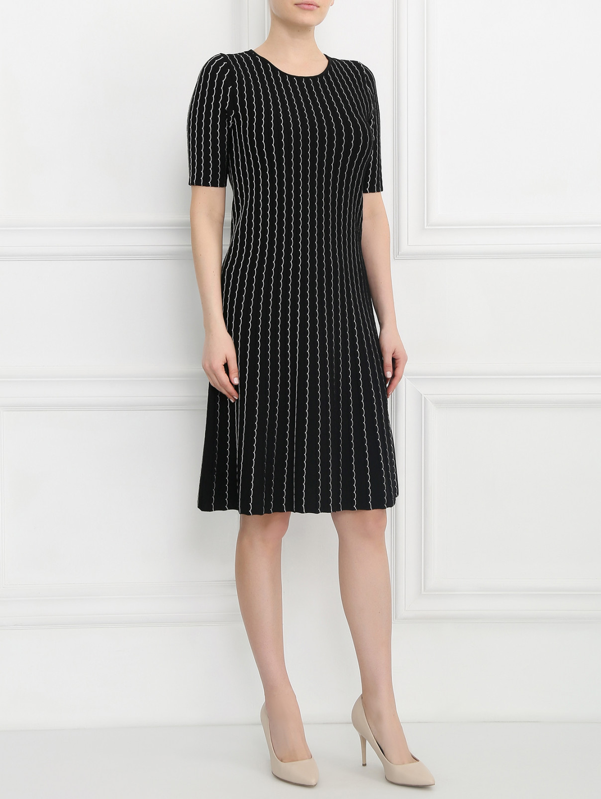 Платье с узором и короткими рукавами Armani Collezioni  –  Модель Общий вид  – Цвет:  Черный