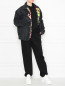 Куртка из хлопка с контрастной подкладкой из искусственного меха Balenciaga  –  L40570 528560 Куртка из хлопка с контрастной подкладой из искустенного меха Balenciaga Модель Общий вид N295