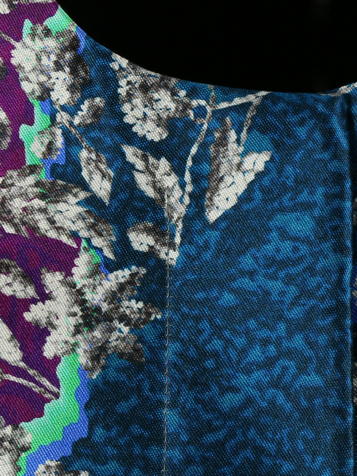 Легкое пальто из шелка с принтом Peter Pilotto  –  Деталь  – Цвет:  Фиолетовый