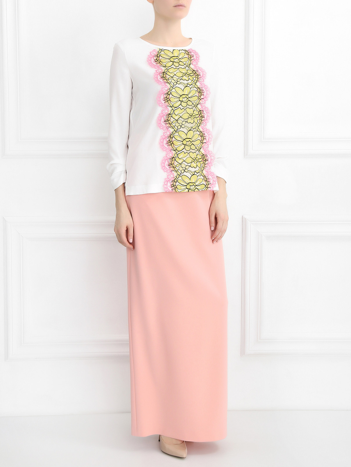 Блуза декорированная цветочным кружевом Moschino Boutique  –  Модель Общий вид  – Цвет:  Белый