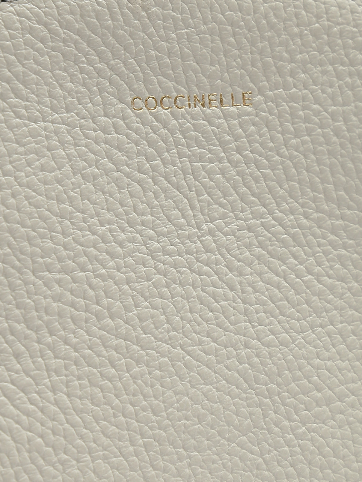 Сумка из кожи на коротких ручках Coccinelle  –  Деталь  – Цвет:  Серый
