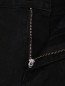 Зауженнные джинсы с декором Love Moschino  –  Деталь1