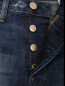 Укороченные джинсы с потертостями Guess  –  Деталь1
