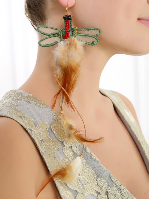 Серьга декорированная перьями и бисером  Евгения Линович - Модель Общий вид