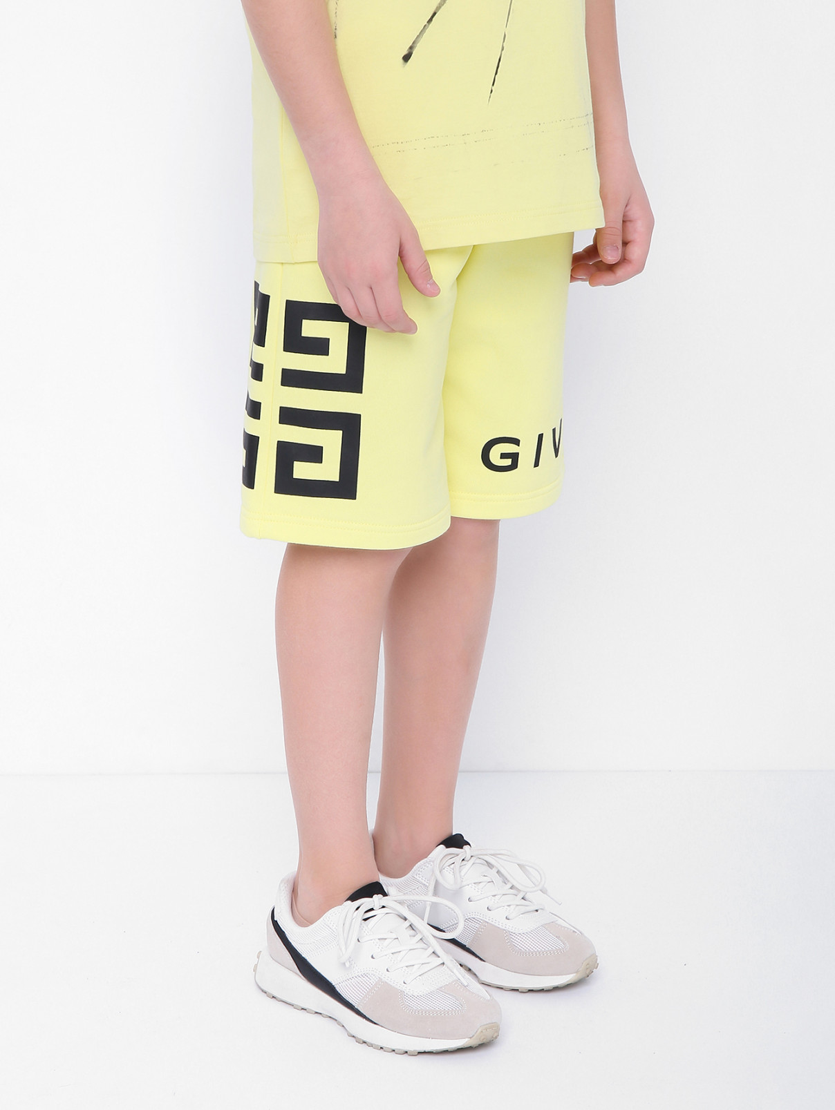 Шорты из хлопка с карманами Givenchy  –  МодельВерхНиз  – Цвет:  Желтый