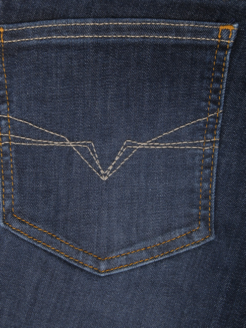 Узкие джинсы из темного денима - Деталь
