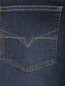 Узкие джинсы из темного денима Guess  –  Деталь