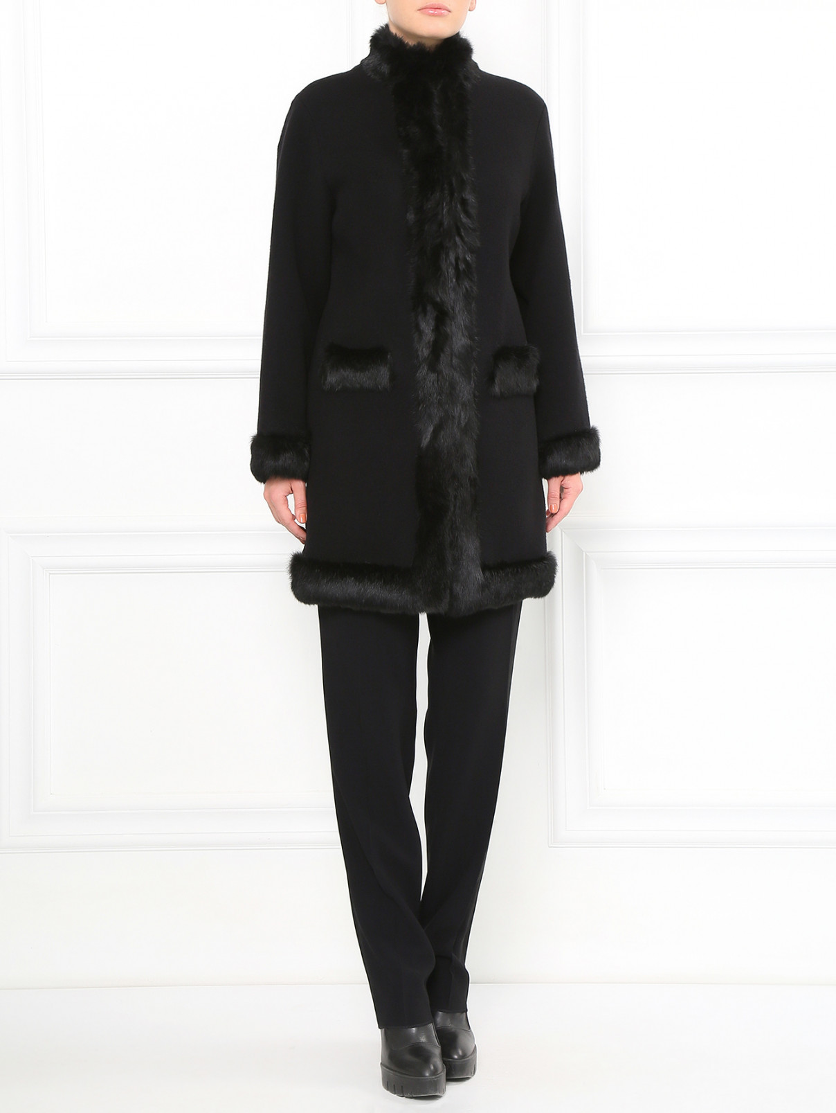 Пальто из шерсти с меховой отделкой Moschino Boutique  –  Модель Общий вид  – Цвет:  Черный