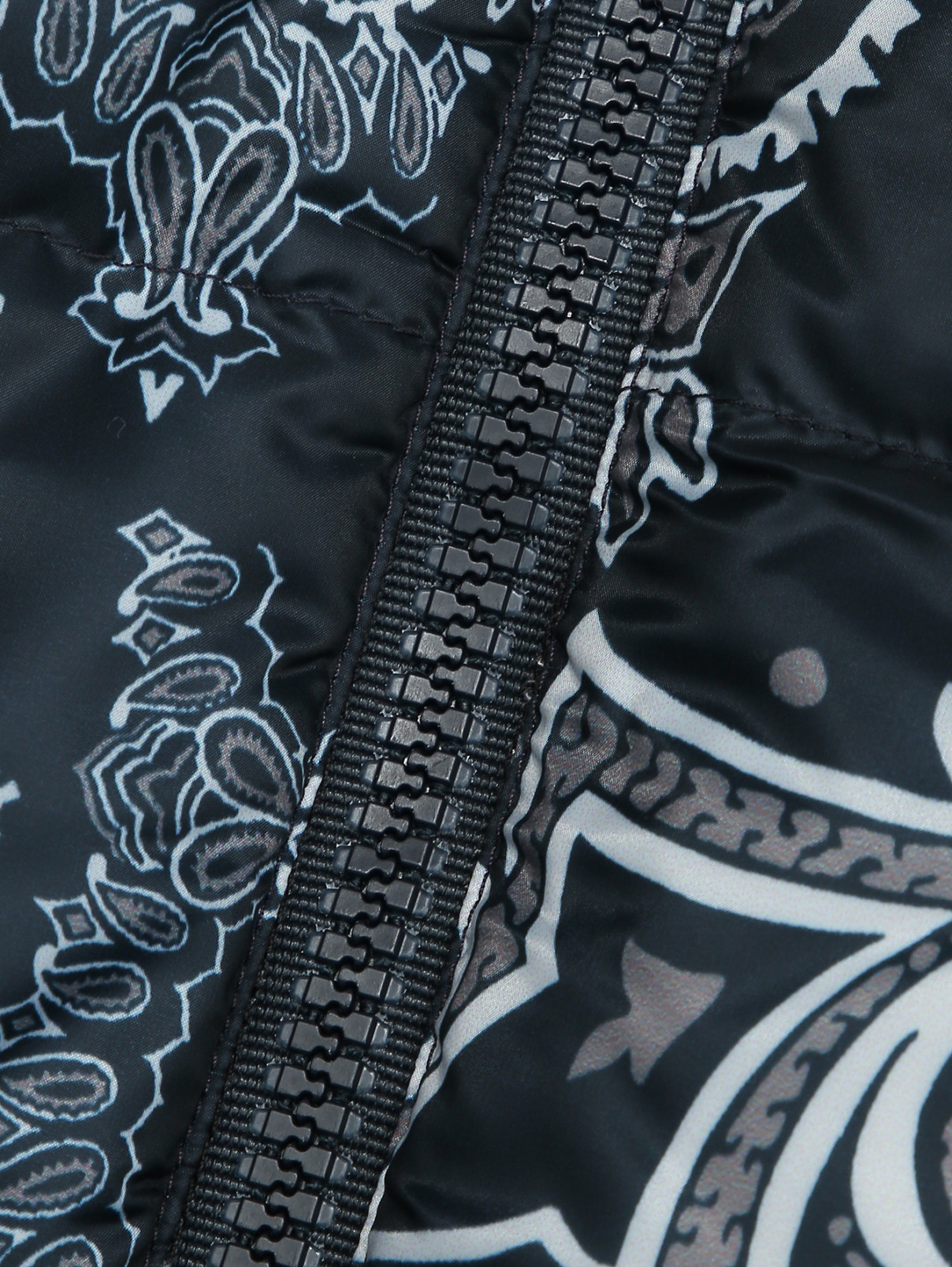 Пуховая куртка с узором Moncler  –  Деталь  – Цвет:  Узор
