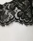 Блуза из шелка с кружевной отделкой DKNY  –  Деталь