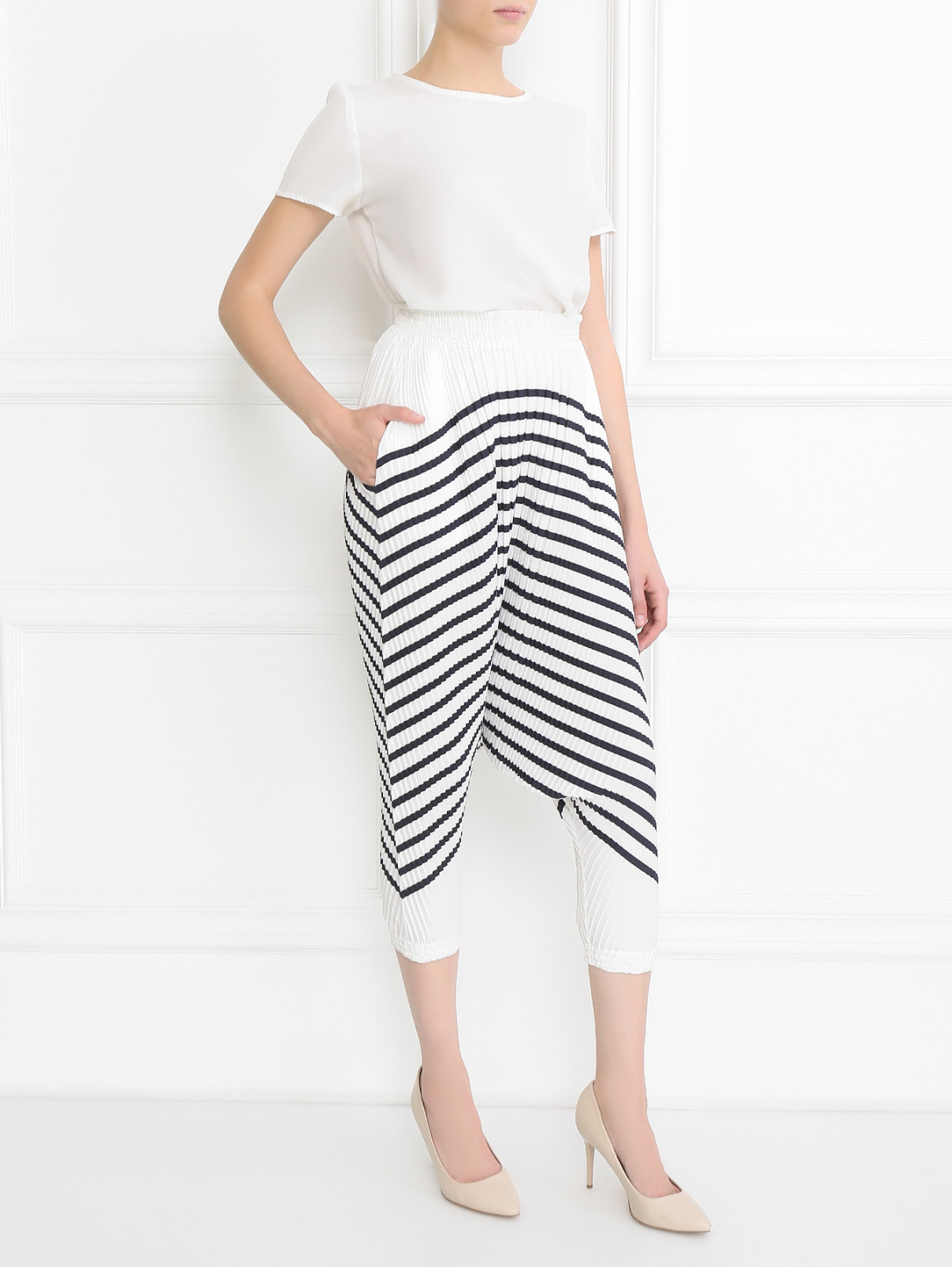 Плиссированные брюки свободного кроя с узором "полоска" Jean Paul Gaultier  –  Модель Общий вид  – Цвет:  Белый