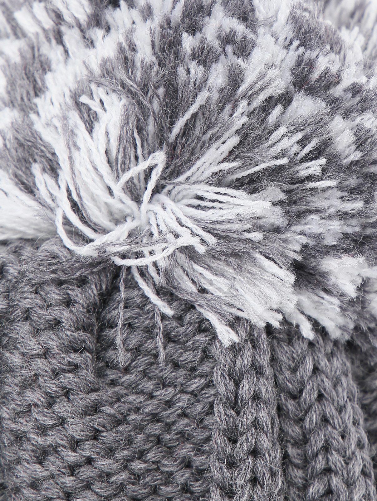 Шапка фактурной вязки с помпоном Catya  –  Деталь  – Цвет:  Серый