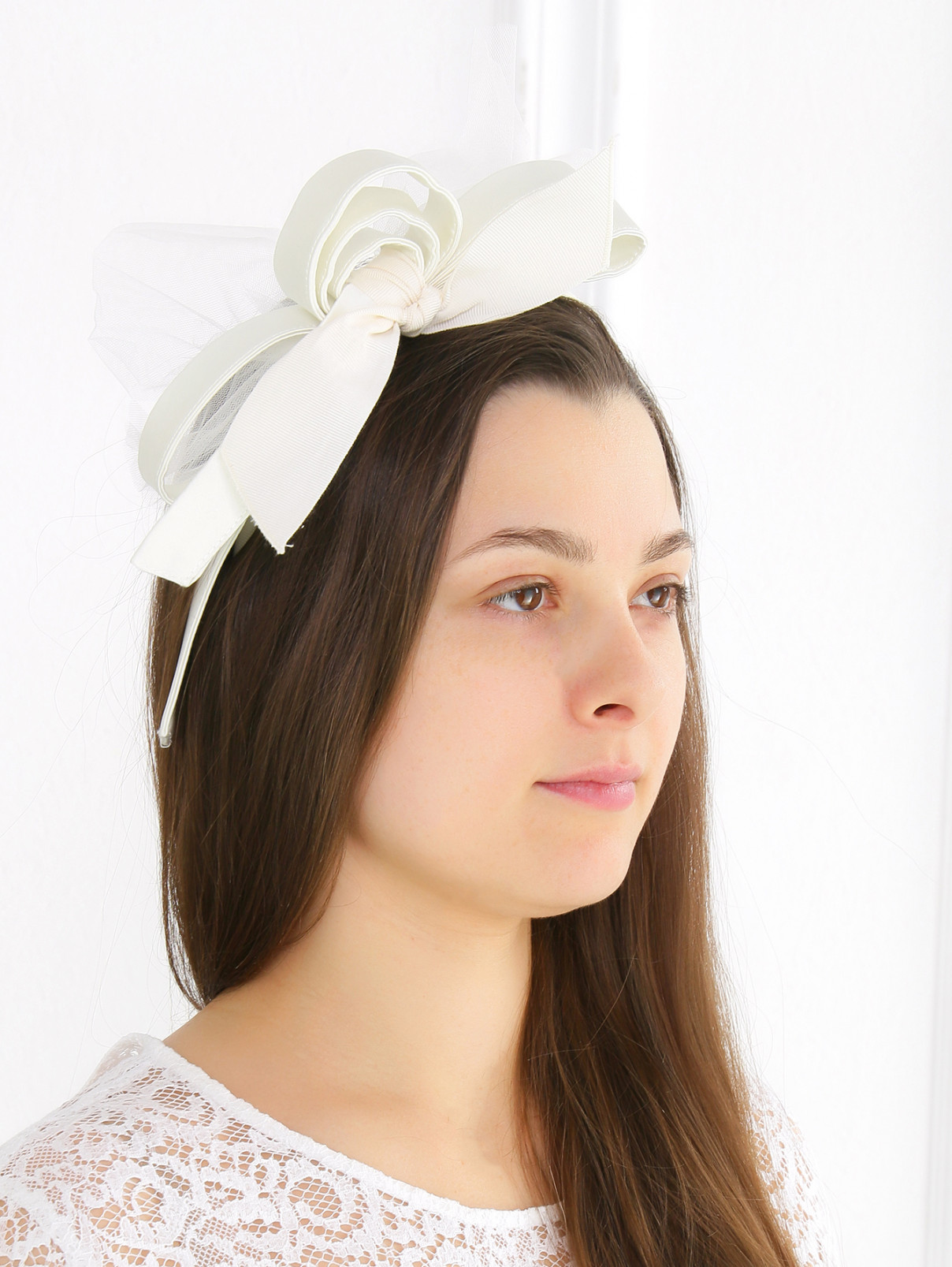 Ободок из текстиля с декором "бант" Marina Rinaldi  –  Модель Общий вид  – Цвет:  Белый