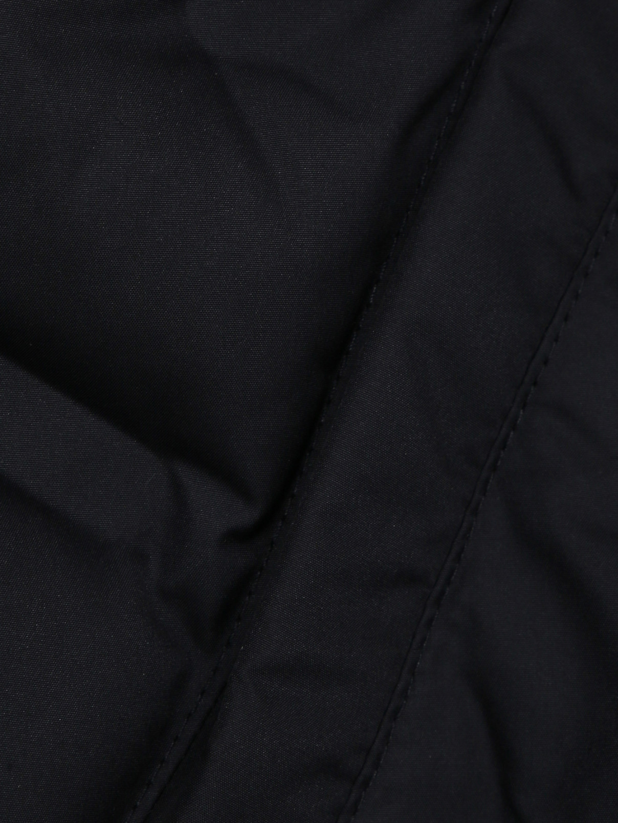 Стеганая куртка с капюшоном и карманами Emporio Armani  –  Деталь  – Цвет:  Черный