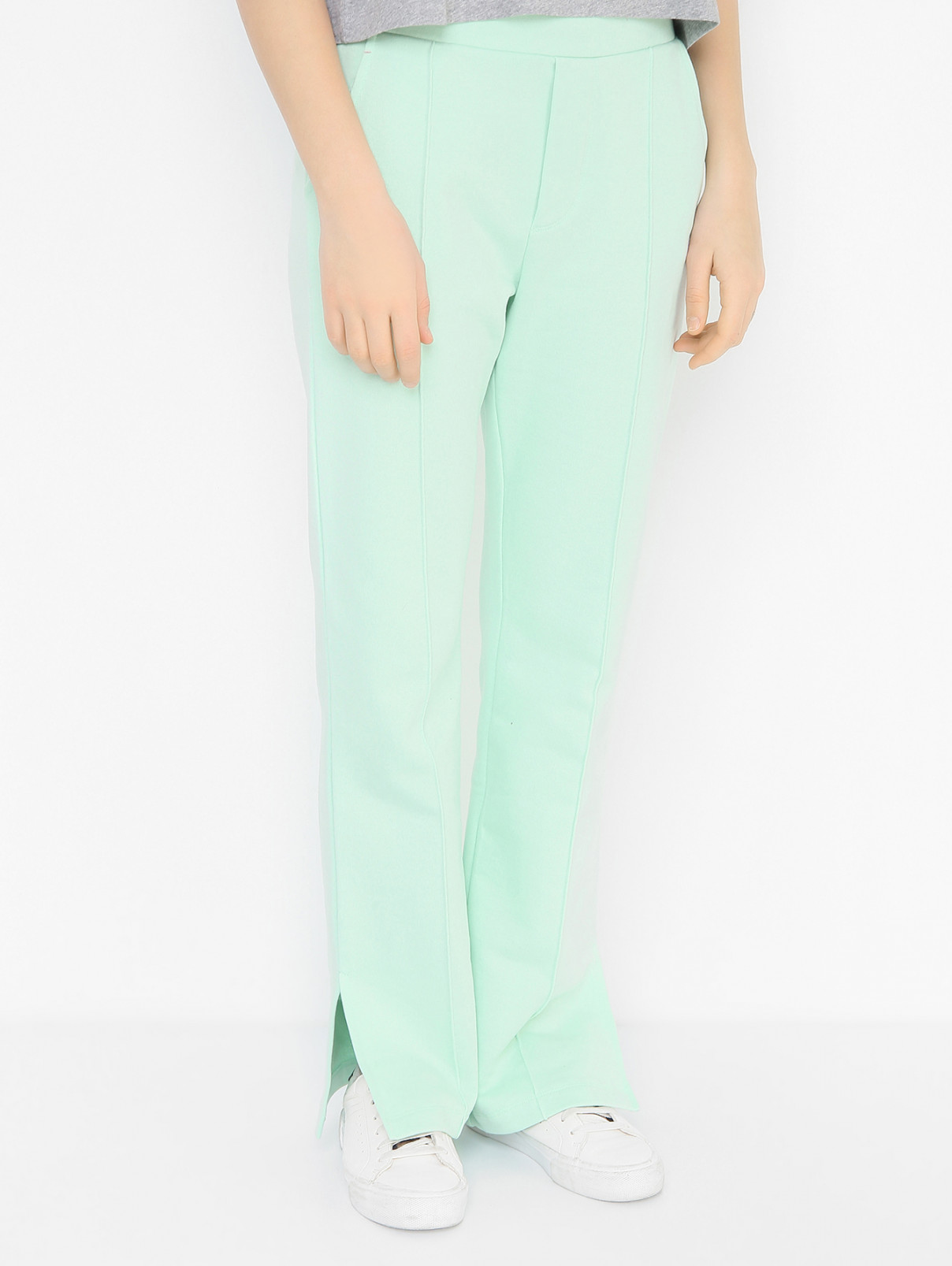 Трикотажные брюки с карманами и вышивкой N21  –  МодельВерхНиз  – Цвет:  Зеленый