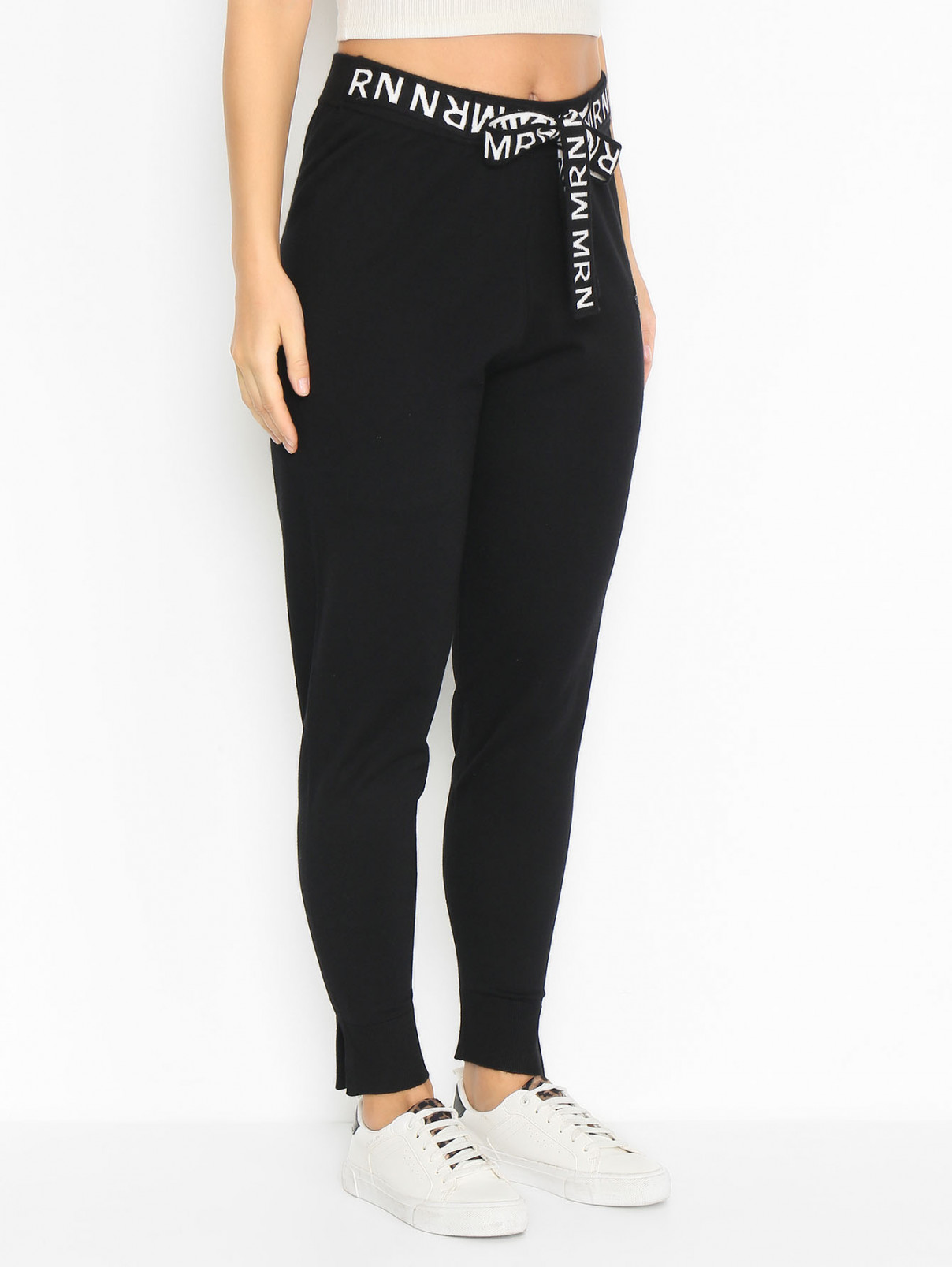Трикотажные брюки на резинке с контрастным поясом Marina Rinaldi  –  МодельВерхНиз  – Цвет:  Черный