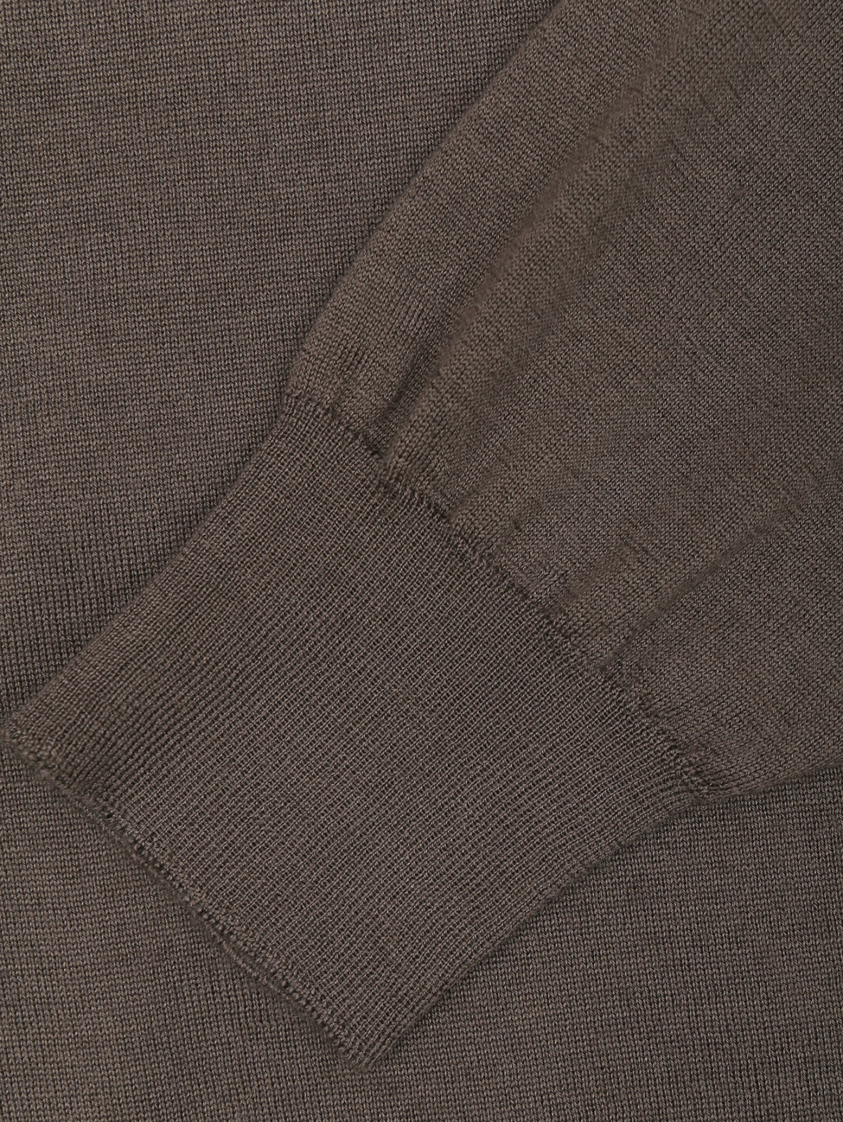 Джемпер из шерсти, шелка и кашемира мелкой вязки LARDINI  –  Деталь  – Цвет:  Коричневый