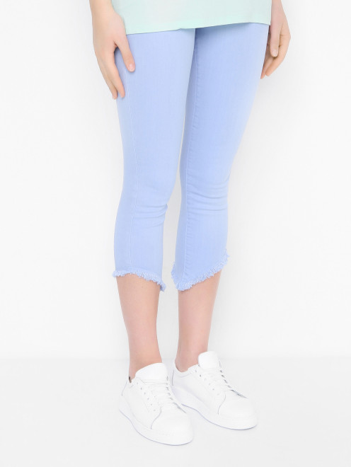Укороченные джинсы с бахромой - МодельВерхНиз