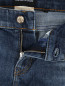 Узкие джинсы из потертого денима Emporio Armani  –  Деталь1