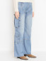 Широкие джинсы-карго из светлого денима Ombra  –  МодельВерхНиз