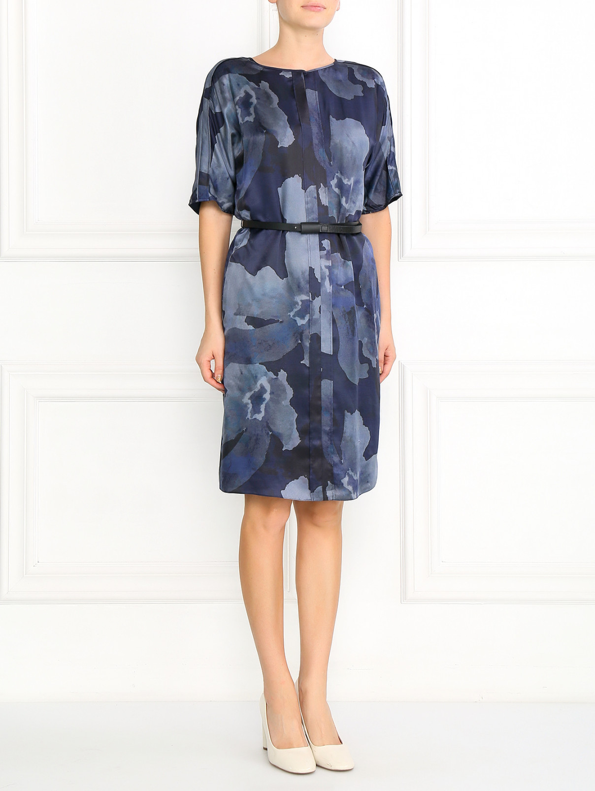 Платье прямого кроя с узором и поясом из кожи Armani Collezioni  –  Модель Общий вид  – Цвет:  Синий