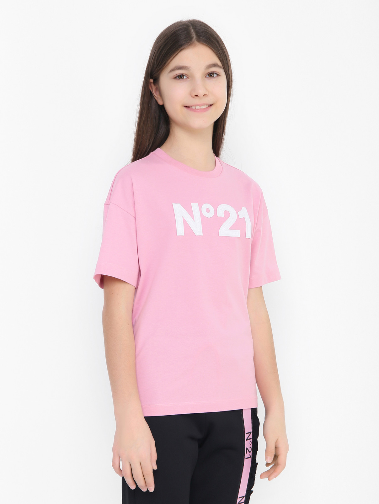 Хлопковая футболка с аппликацией N21  –  МодельВерхНиз  – Цвет:  Розовый