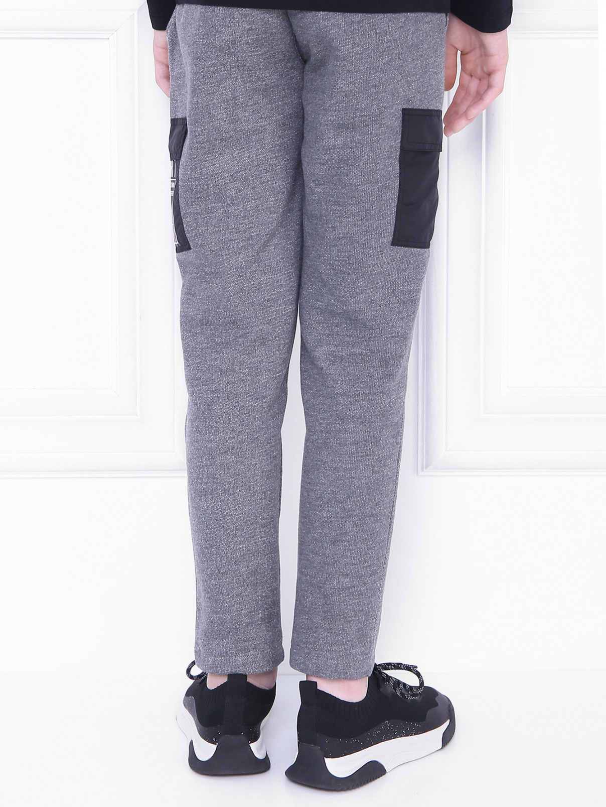 Трикотажные брюки с накладными карманами Bikkembergs  –  МодельВерхНиз1  – Цвет:  Серый