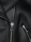 Кожаная куртка на молнии с принтом Moschino  –  Деталь