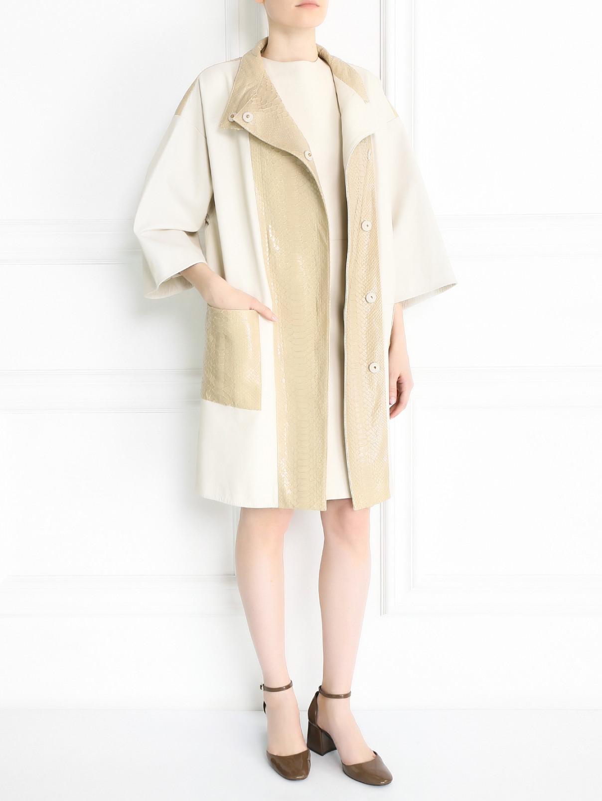 Пальто из комбинированной кожи с накладными карманами Yves Salomon  –  Модель Общий вид  – Цвет:  Бежевый