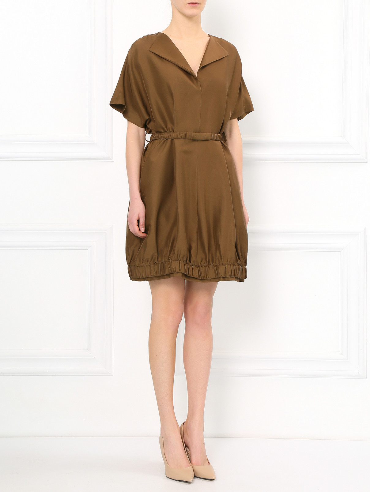 Платье-мини свободного кроя из шелка с поясом Emporio Armani  –  Модель Общий вид  – Цвет:  Коричневый