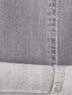 Джинсы прямого кроя с контрастной отстрочкой Marina Rinaldi  –  Деталь2