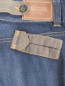 Джинсы из темного денима с накладными карманами Moschino  –  Деталь
