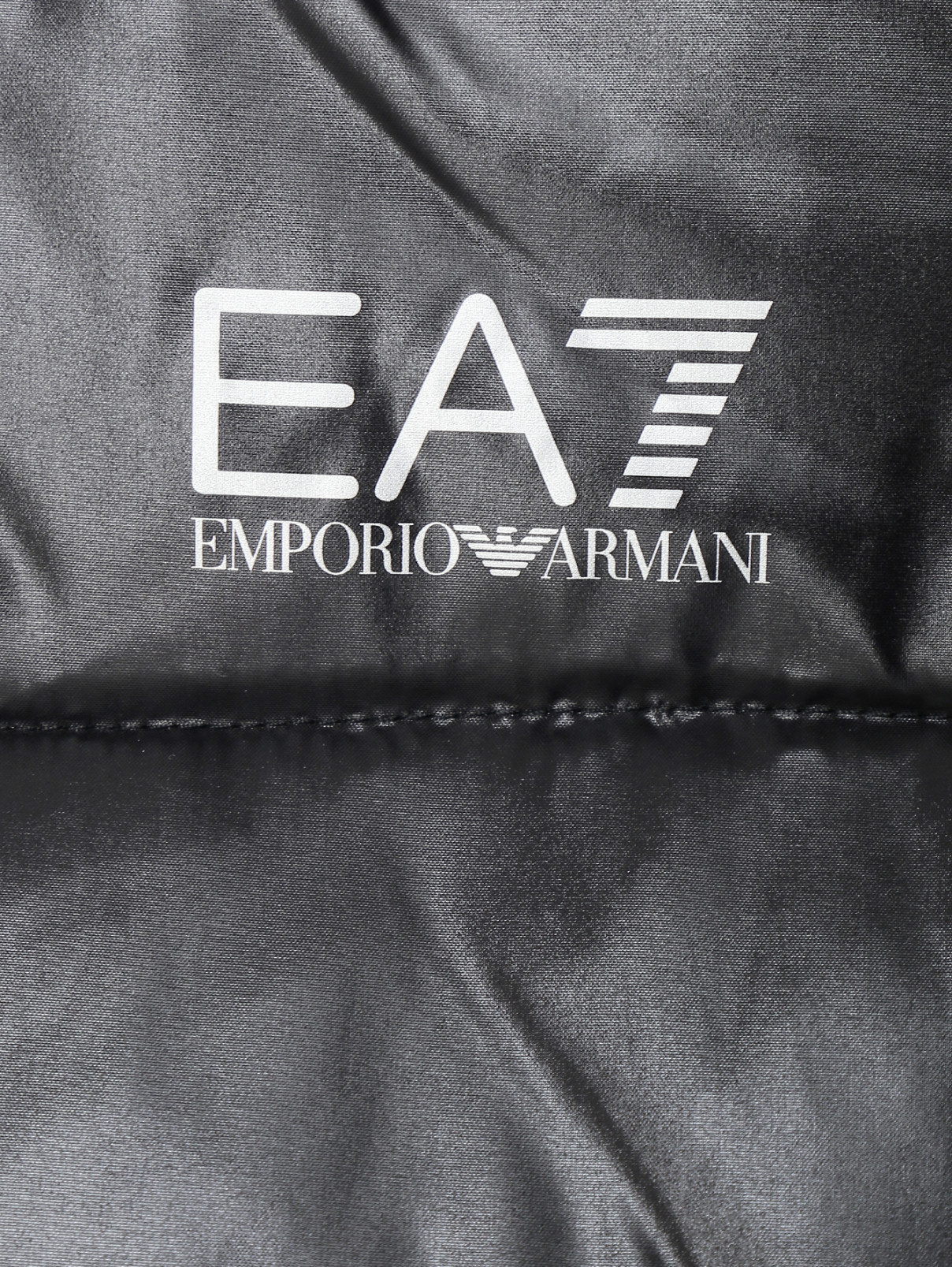 Удлиненная куртка с принтом EA 7  –  Деталь  – Цвет:  Черный