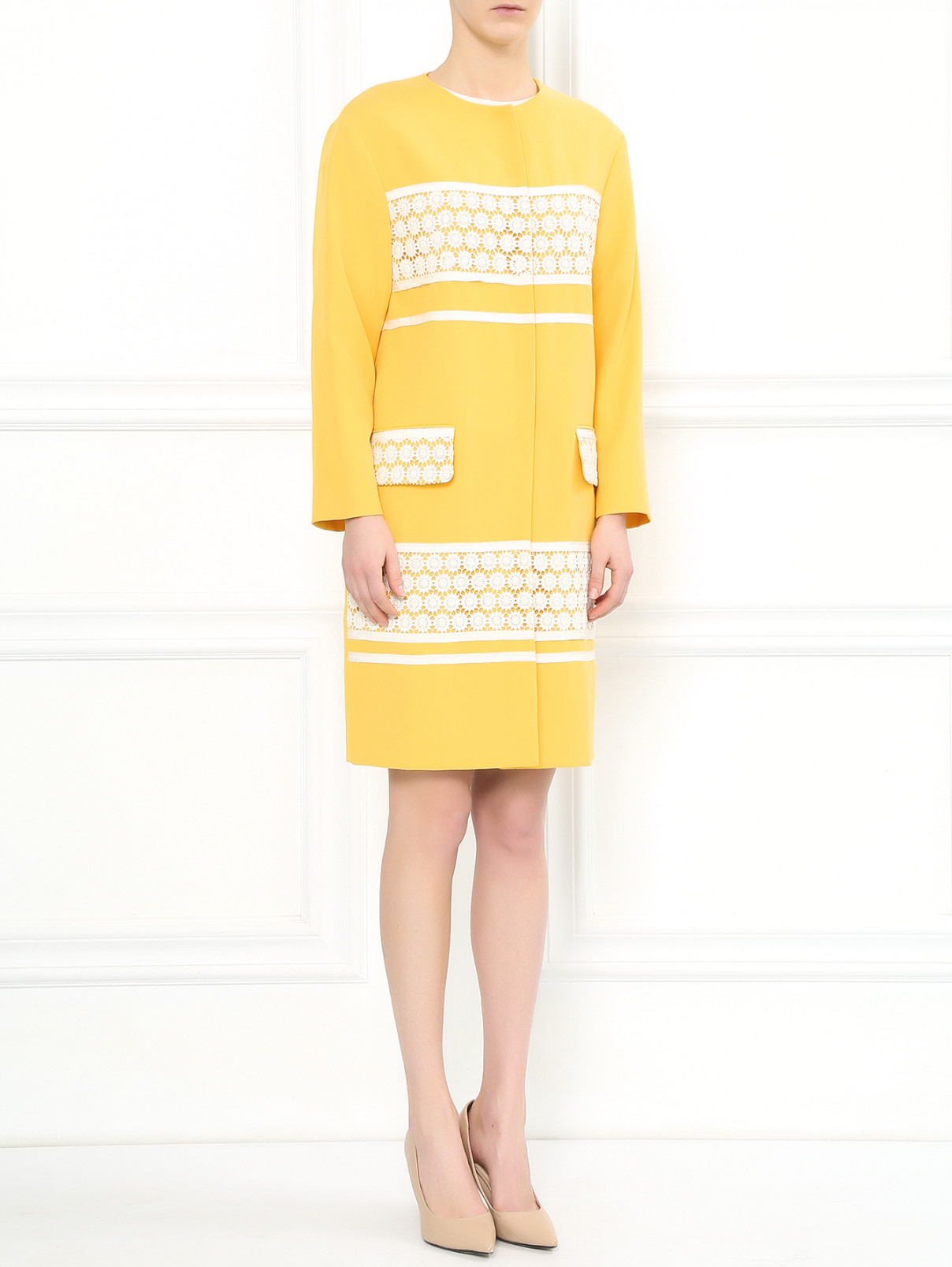 Легкое пальто с ажурными вставками Moschino Cheap&Chic  –  Модель Общий вид  – Цвет:  Желтый