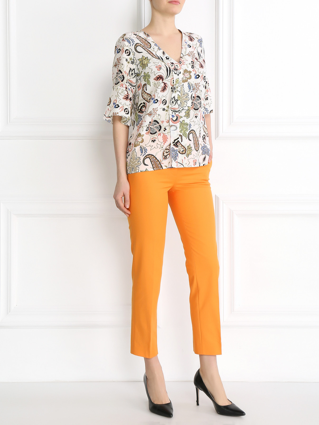 Укороченные брюки из хлопка Moschino Cheap&Chic  –  Модель Общий вид  – Цвет:  Оранжевый