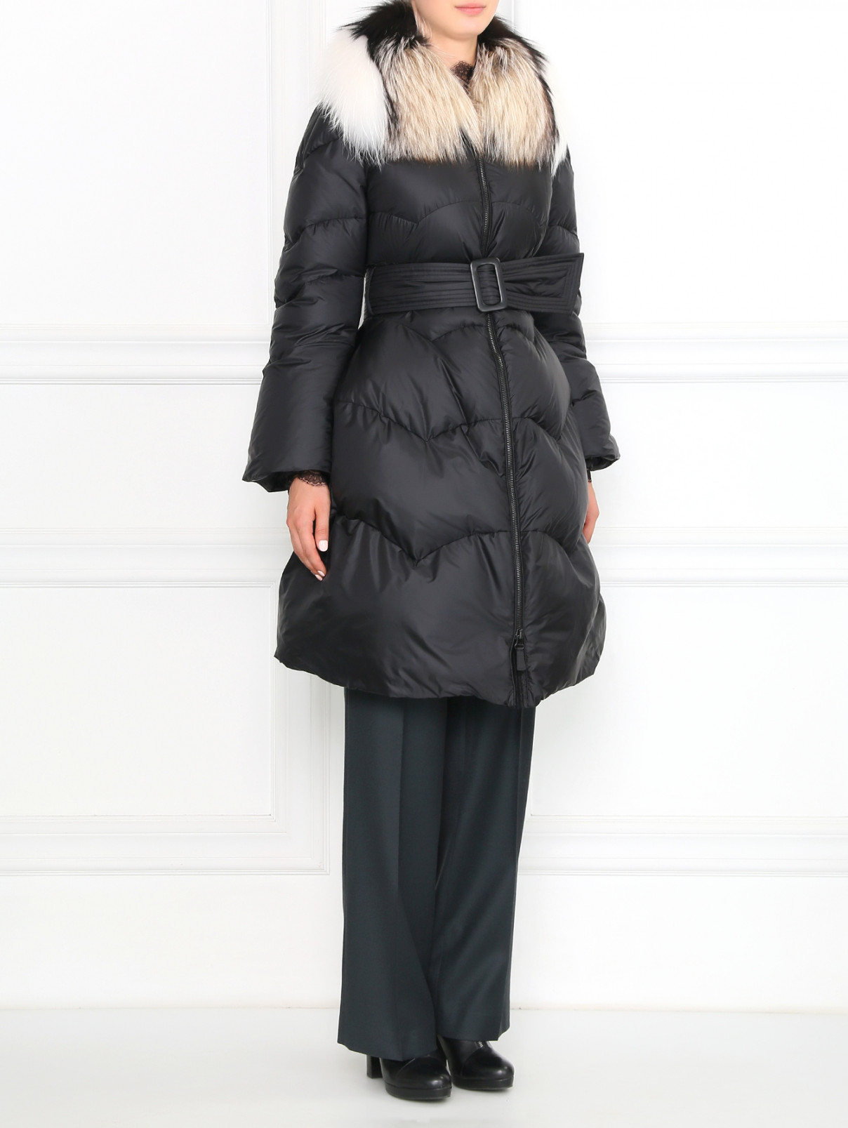 Пуховое пальто с воротником из меха енота Ermanno Scervino  –  Модель Общий вид  – Цвет:  Черный