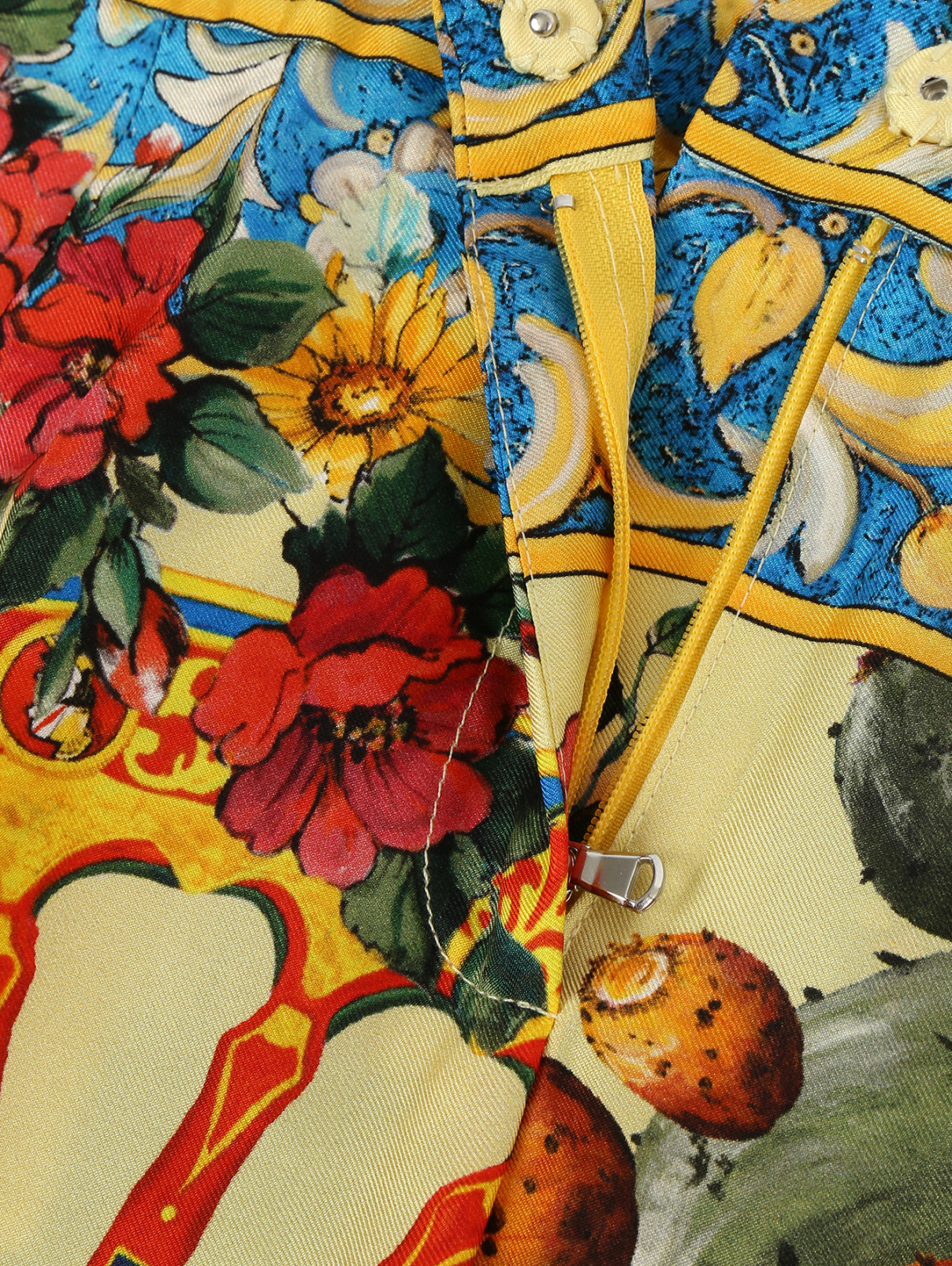Брюки из шелка с узором Dolce & Gabbana  –  Деталь  – Цвет:  Узор