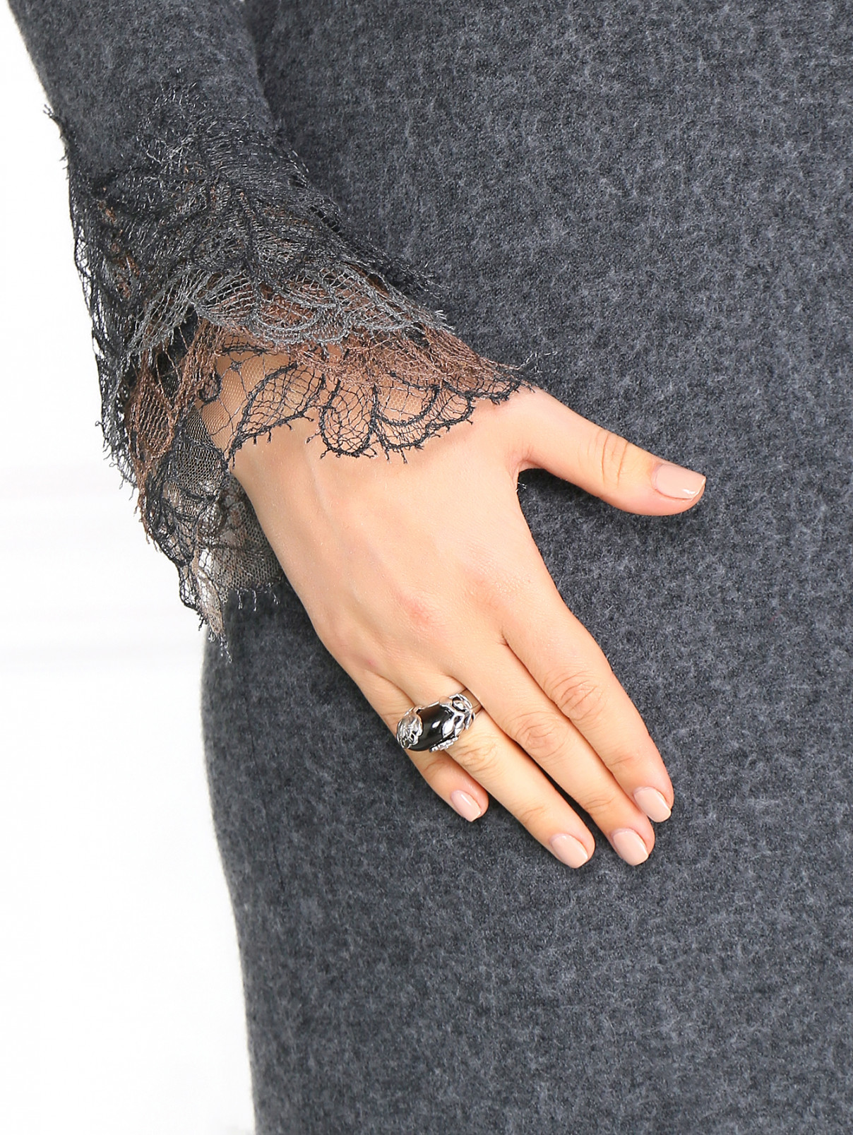 Серебряное кольцо с цветочной гравировкой Kenzo  –  Модель Общий вид  – Цвет:  Серый